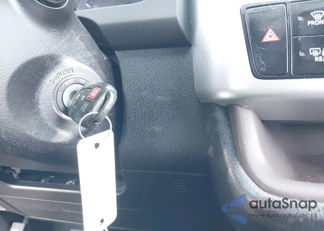 2019 Toyota Highlander Le Plus z USA, uszkodzony, nr VIN 5TDBZRFH9KS954164